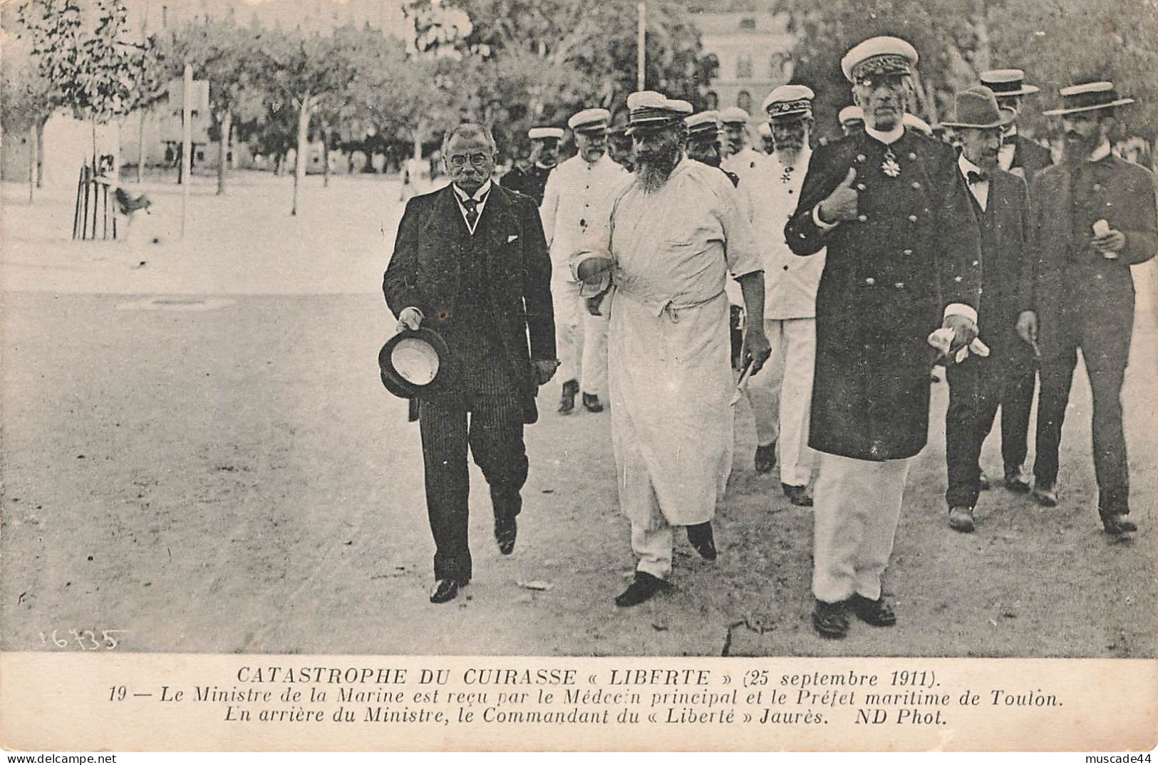 CATASTROPHE DU CUIRASSE LIBERTE - LE MINISTRE DE LA MARINE EST RECU PAR LE MECECIN PRINCIPAL ET LE PREFET MARITIME - Guerra