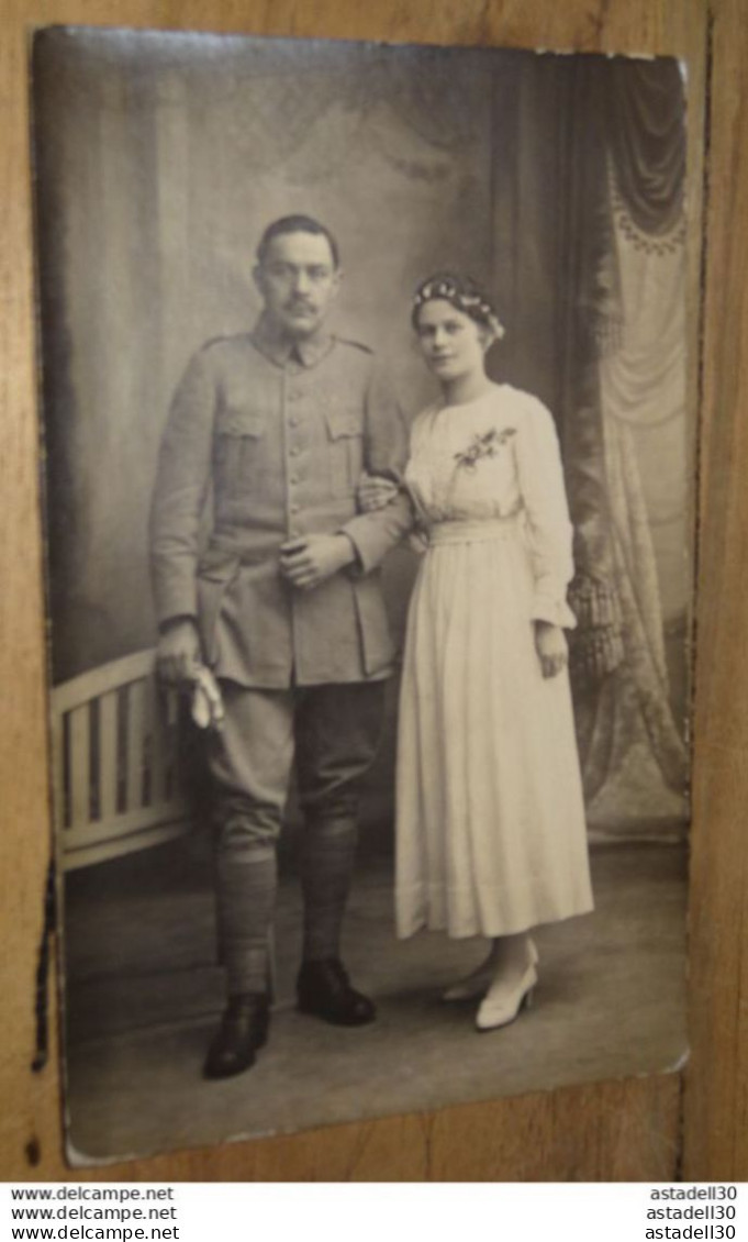 Carte Photo Militaire Avec "225" Sur Le Col Avec Sa Femme, Phot Lortet, PARIS ........ PHI ..... 12866 - Regiments