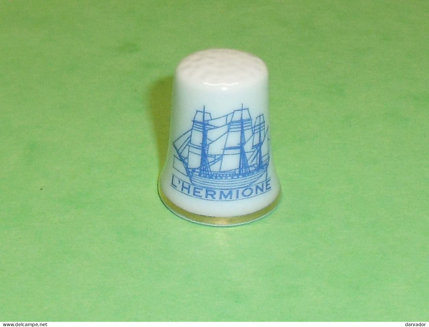 TB110A / Dé /Dés à Coudre / Autres Divers : L'hermione , Voilier - Thimbles