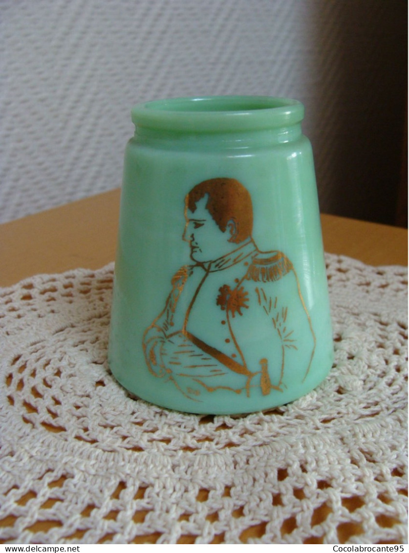 Pot Ancien En Opaline Verte / Moutarde / Napoléon - Glas & Kristal