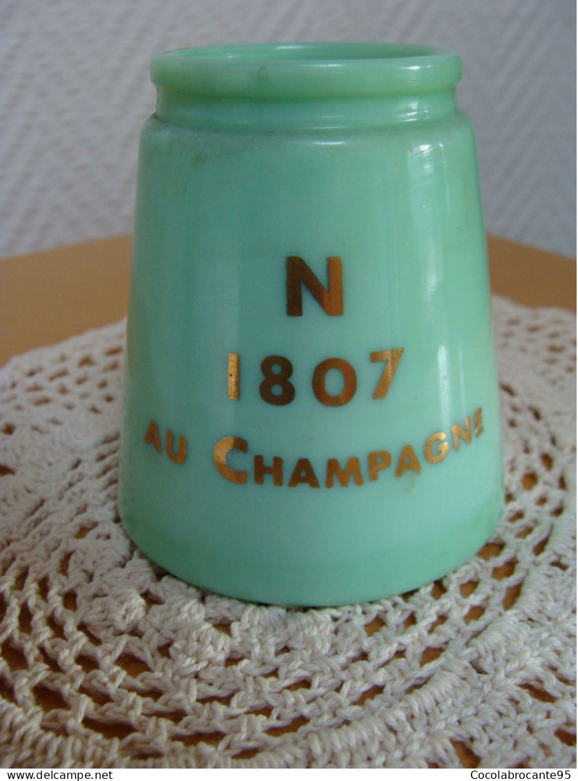 Pot Ancien En Opaline Verte / Moutarde / Napoléon - Verre & Cristal