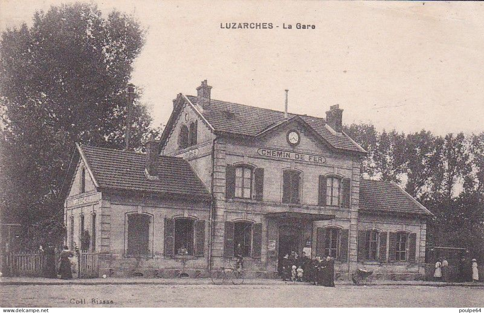 La Gare : Vue Extérieure - Luzarches