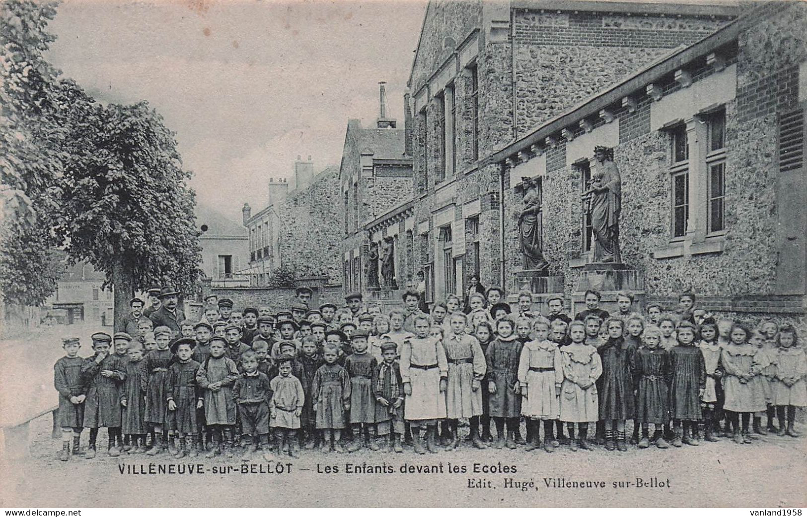 VILLENEUVE Sur BELLOT-les Enfants Devant Les écoles - Sonstige & Ohne Zuordnung