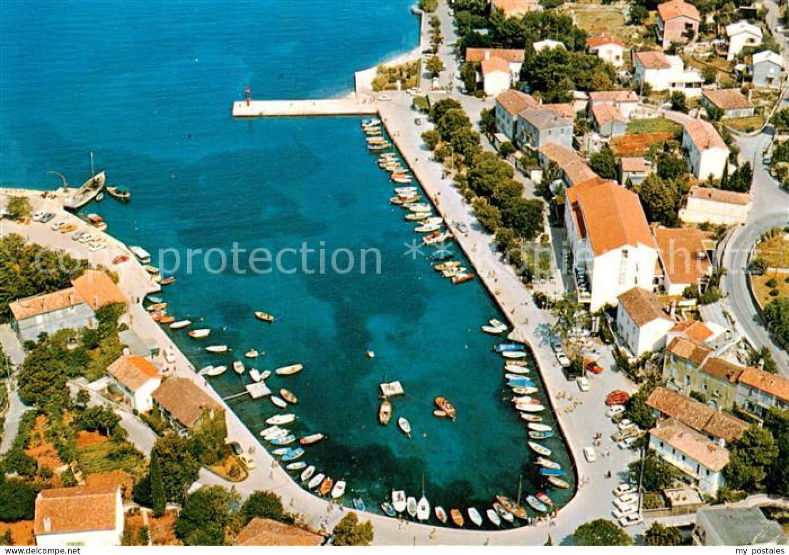 73789335 Malinska Haludovo Croatia Fliegeraufnahme Teilansicht Bucht Anlegestell - Croatie