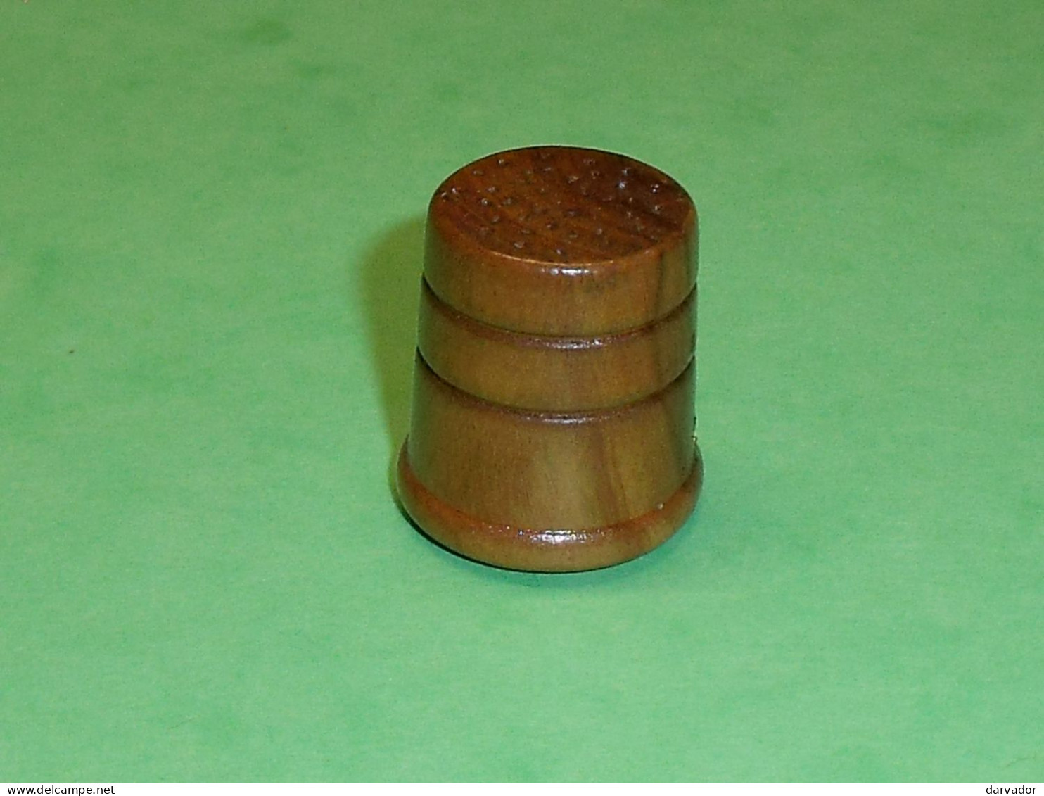 TB110B / Dé /Dés à Coudre / Autres Divers : ( En Bois ) - Thimbles