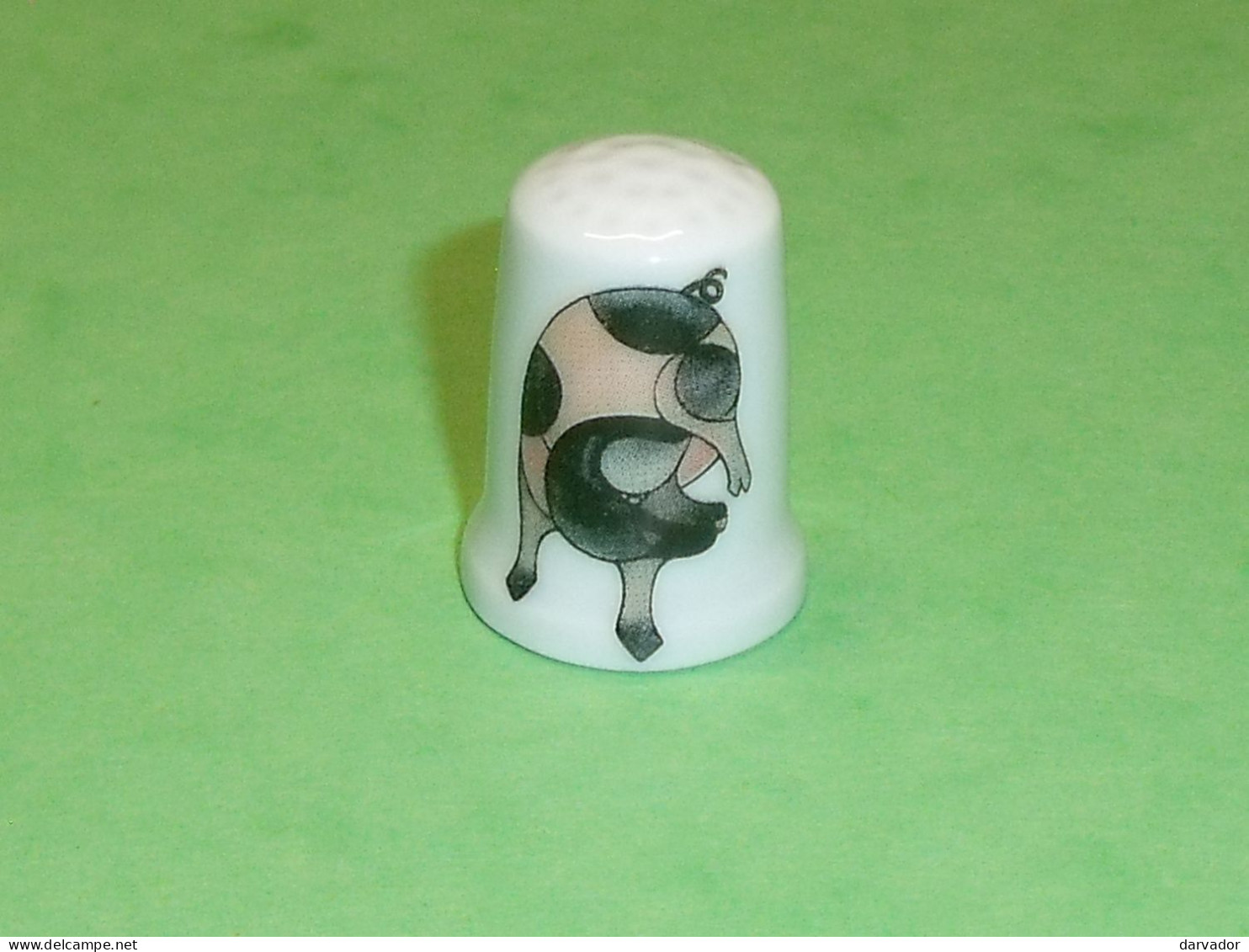 TB110C / Dé /Dés à Coudre / Animaux : Cochon - Thimbles