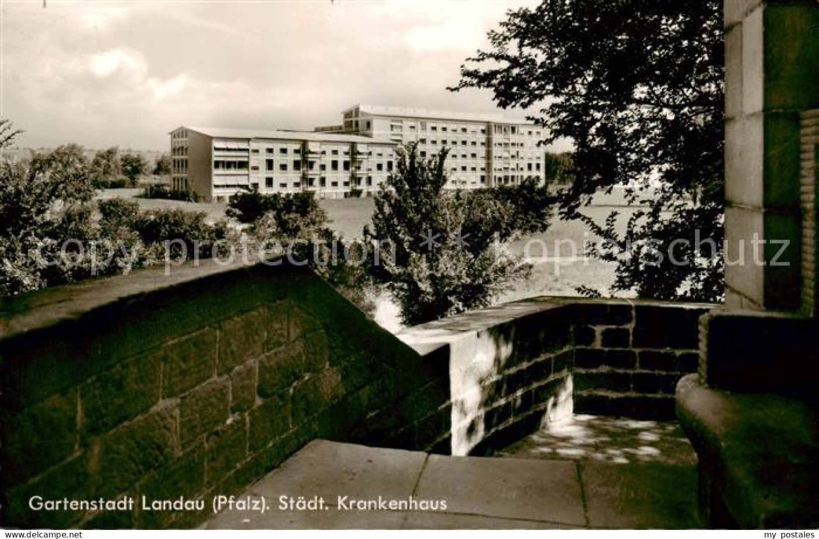 73788865 Landau  Pfalz Staedt. Krankenhaus Aussenansicht  - Landau