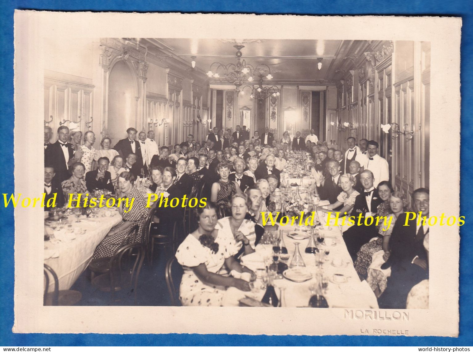 Photo Ancienne - LA ROCHELLE - Beau Banquet Dans Un Restaurant à Situer - Morillon Photographe - Homme Femme Repas - Plaatsen