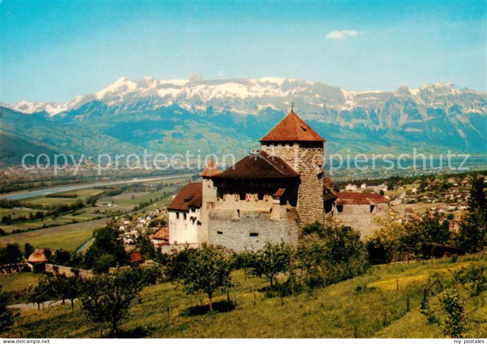 73788745 Vaduz Liechtenstein FL Schloss Vaduz Mit Schweizer Bergen  - Liechtenstein