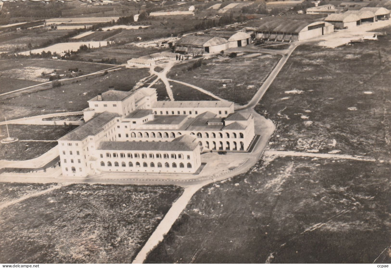 Salon De Provence - Ecole De L'Air - Le Bâtiment Des élèves Façade Sud-ouest - Otros & Sin Clasificación