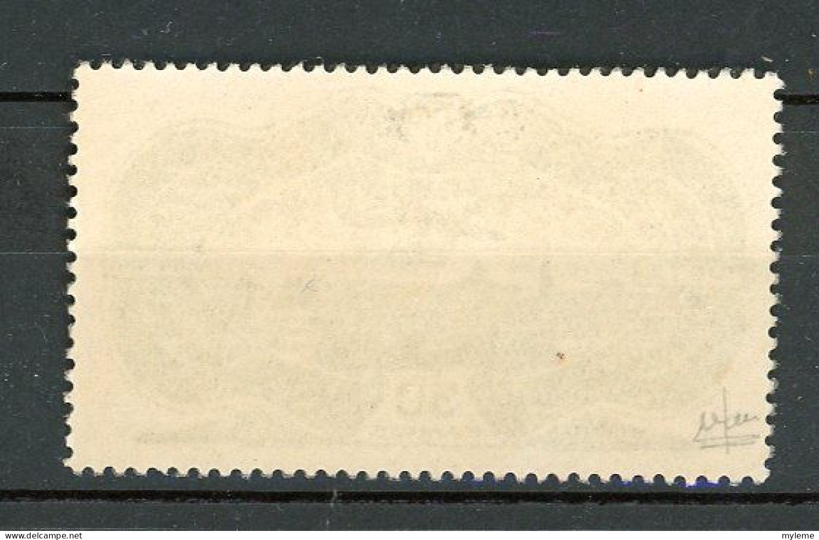 BF44 Bel Ensemble De Timbres De Divers Pays Dont PA 15 * Signé  Voir Scan. Cote 800 Euros - Verzamelingen (in Albums)