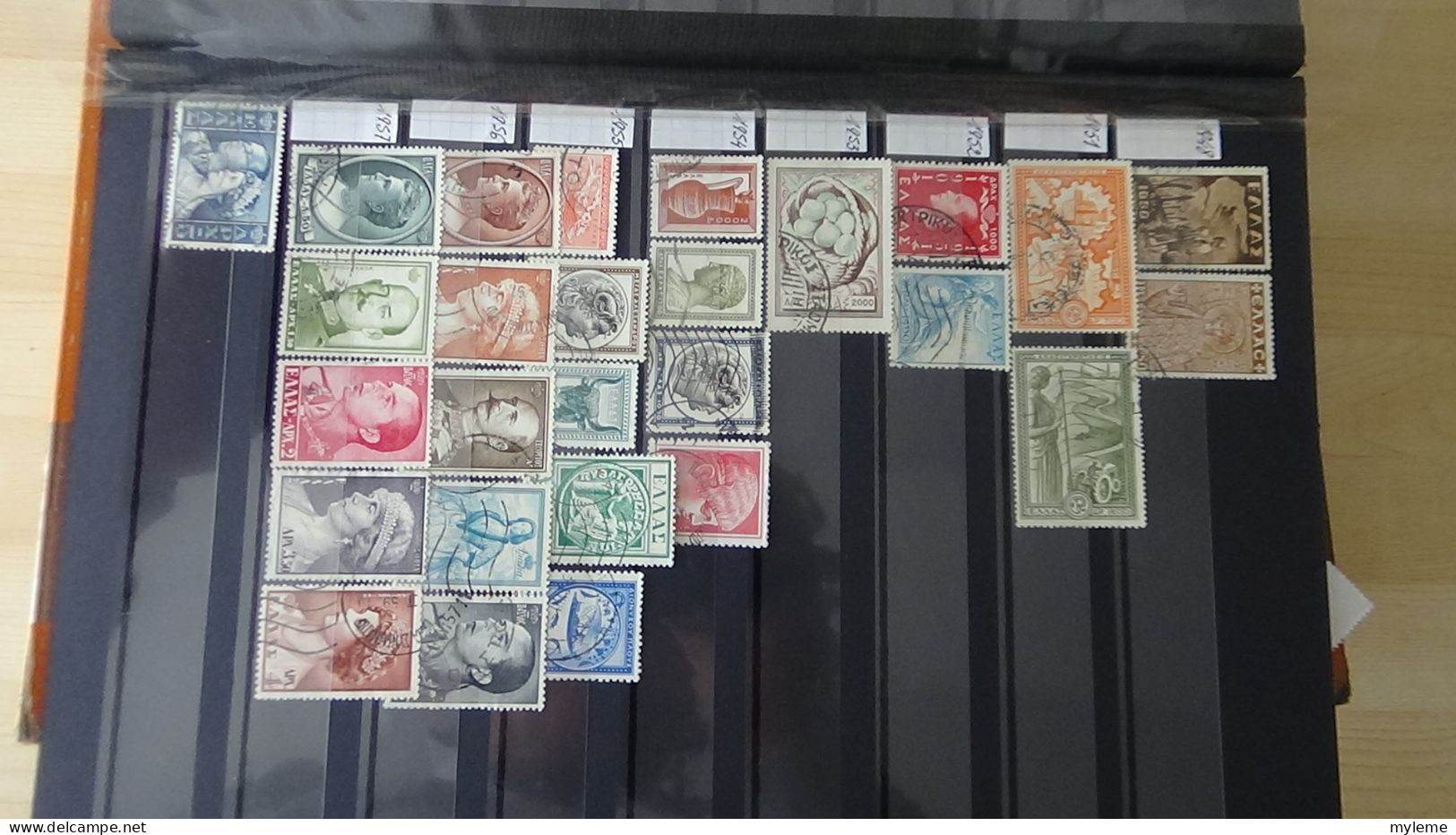 BF44 Bel ensemble de timbres de divers pays dont PA 15 * signé  voir scan. Cote 800 euros