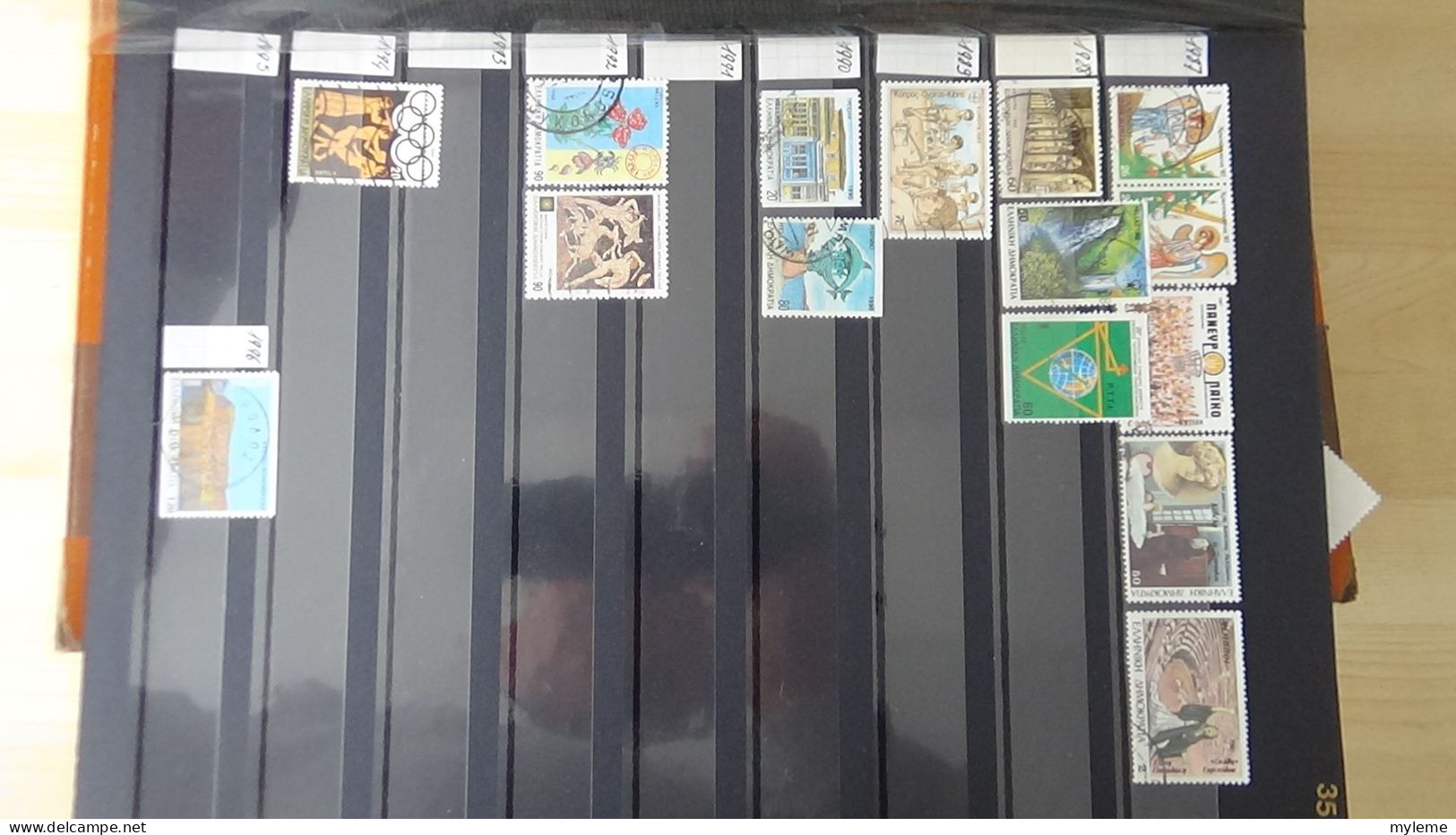 BF44 Bel ensemble de timbres de divers pays dont PA 15 * signé  voir scan. Cote 800 euros