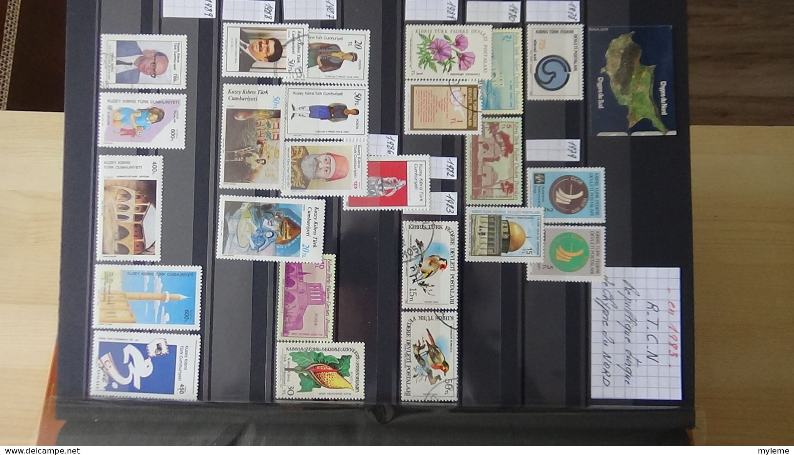 BF44 Bel ensemble de timbres de divers pays dont PA 15 * signé  voir scan. Cote 800 euros