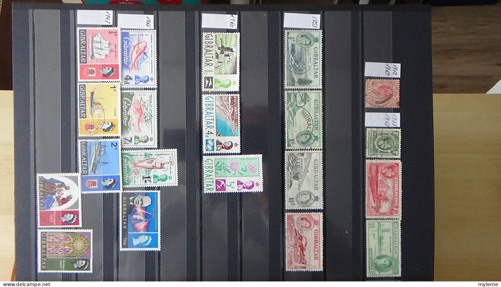 BF44 Bel ensemble de timbres de divers pays dont PA 15 * signé  voir scan. Cote 800 euros