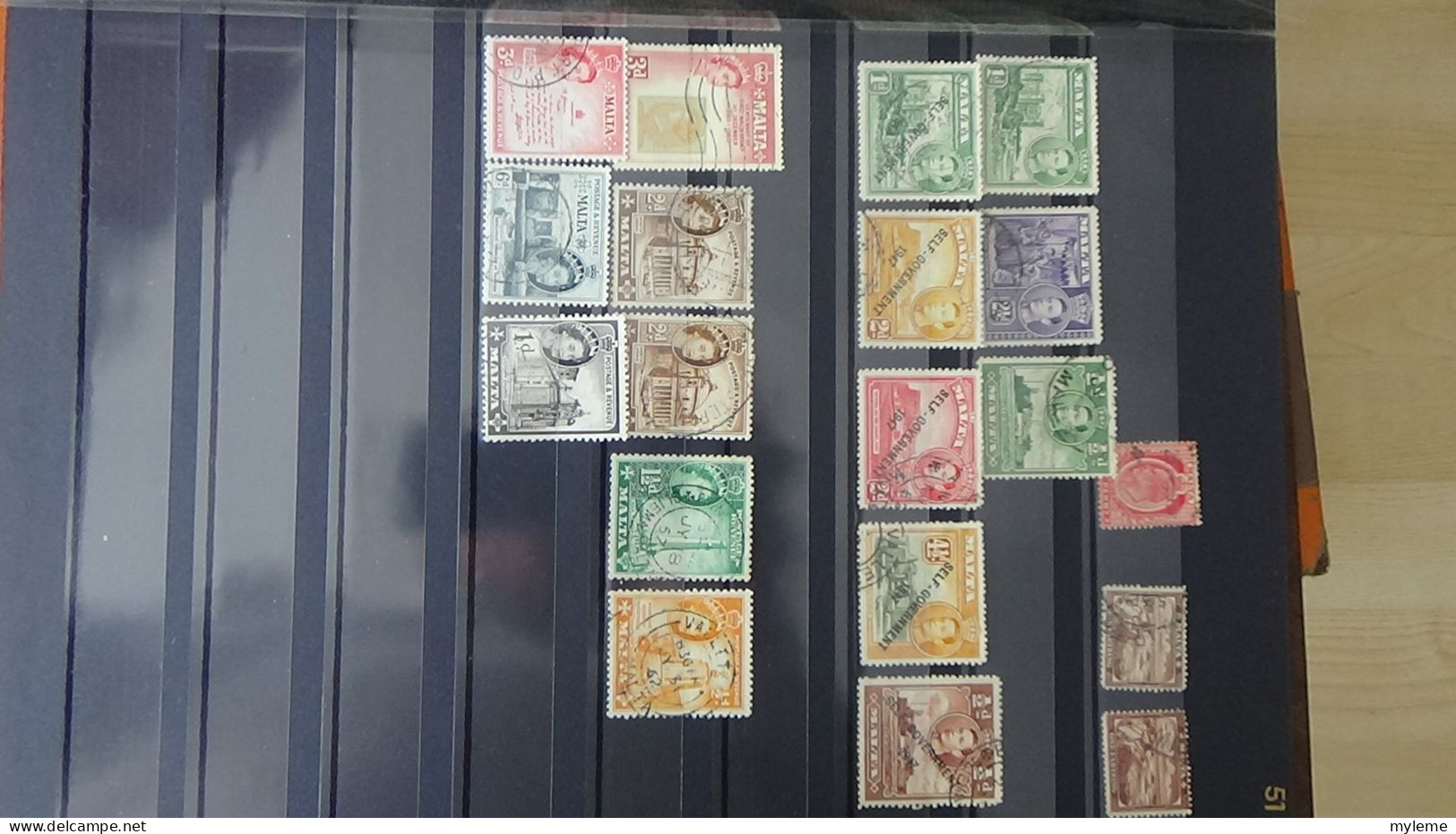 BF44 Bel ensemble de timbres de divers pays dont PA 15 * signé  voir scan. Cote 800 euros