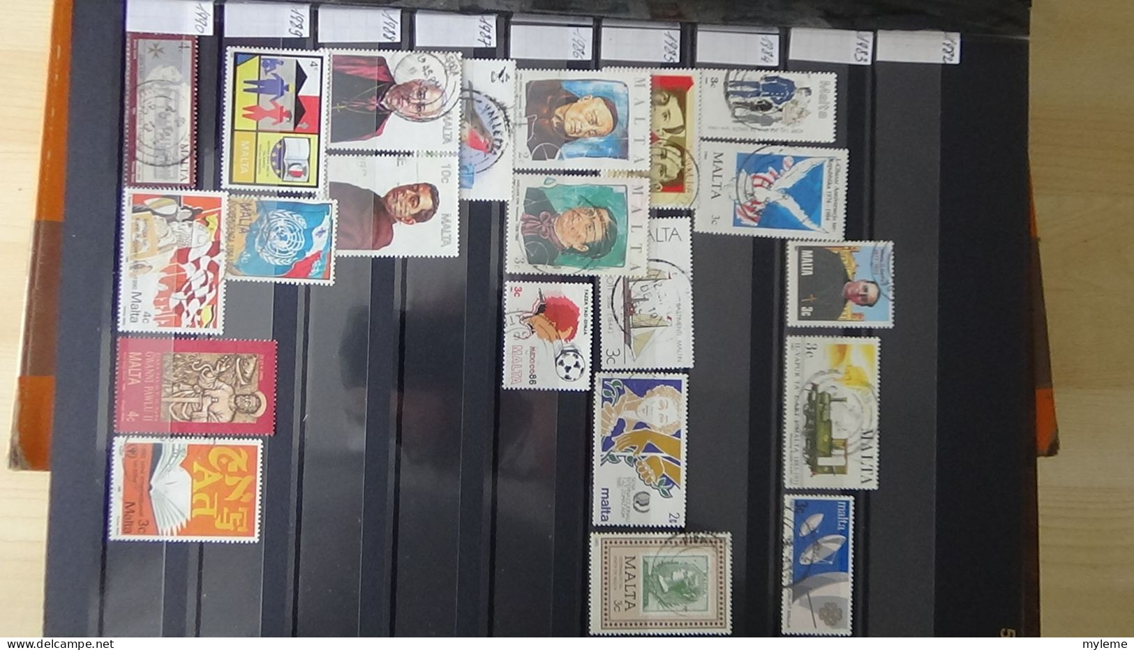 BF44 Bel ensemble de timbres de divers pays dont PA 15 * signé  voir scan. Cote 800 euros