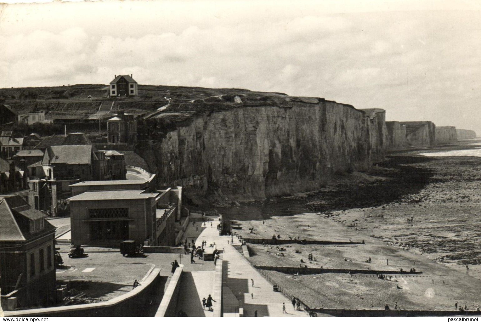 AULT - LES FALAISES ET LE CASINO COTE SUD - Ault