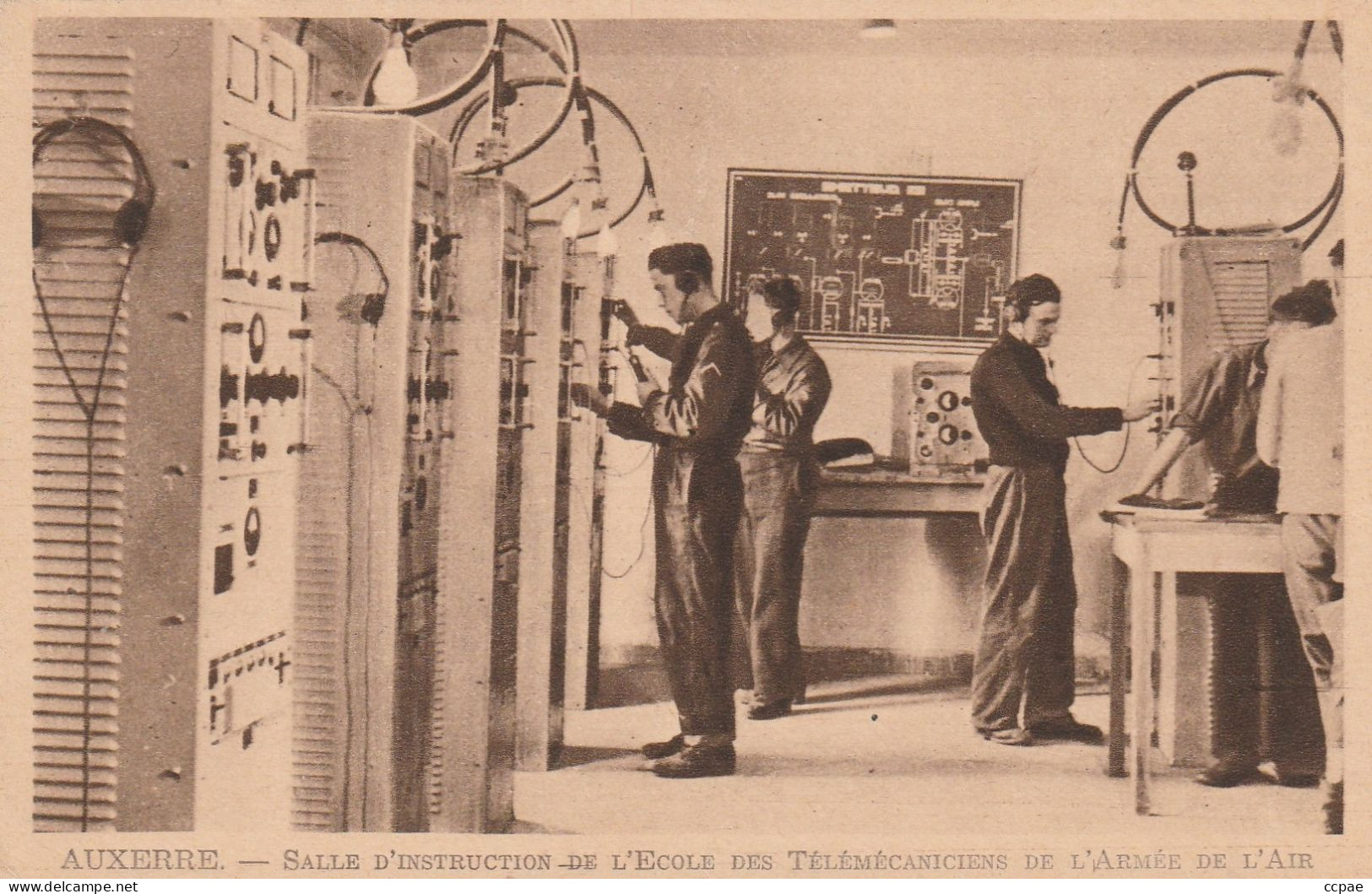 AUXERRE - Salle D'Instruction De L'Ecole Des Télémécaniciens De L'Armée De L'Air - Other & Unclassified