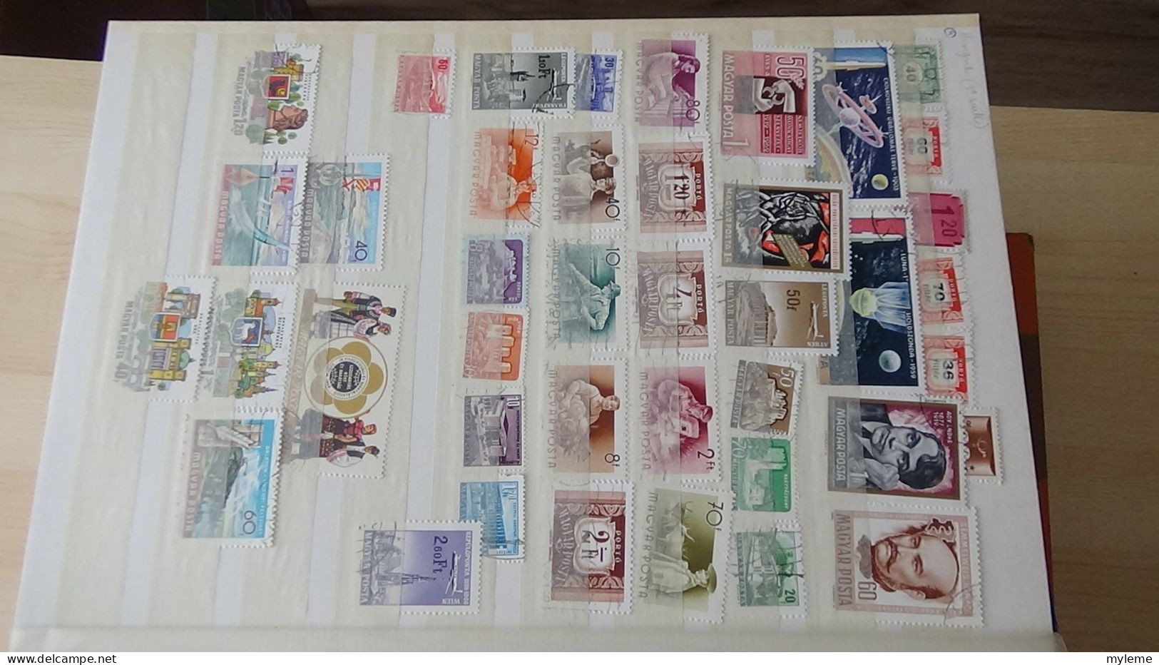 BF45 Bel ensemble de timbres de divers pays dont PA 14 ** (1 adhérence) voir scan. Cote 2000 euros