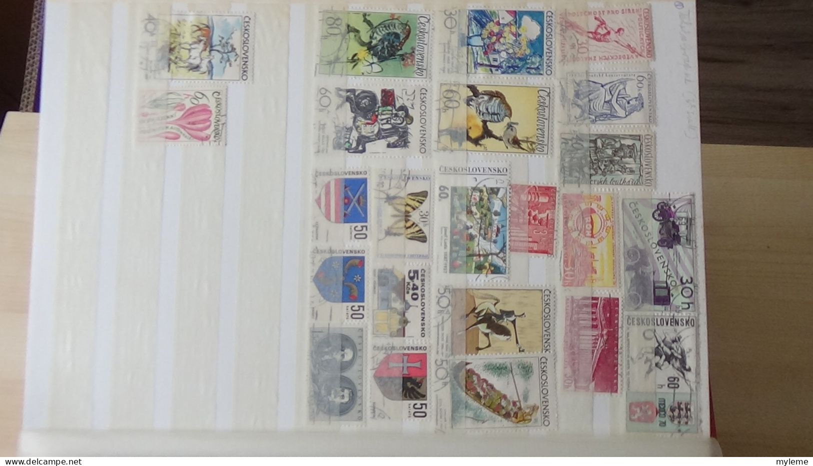 BF45 Bel ensemble de timbres de divers pays dont PA 14 ** (1 adhérence) voir scan. Cote 2000 euros