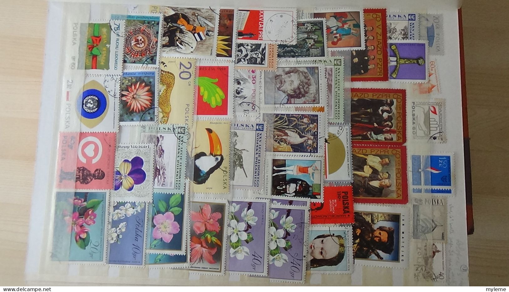 BF45 Bel ensemble de timbres de divers pays dont PA 14 ** (1 adhérence) voir scan. Cote 2000 euros