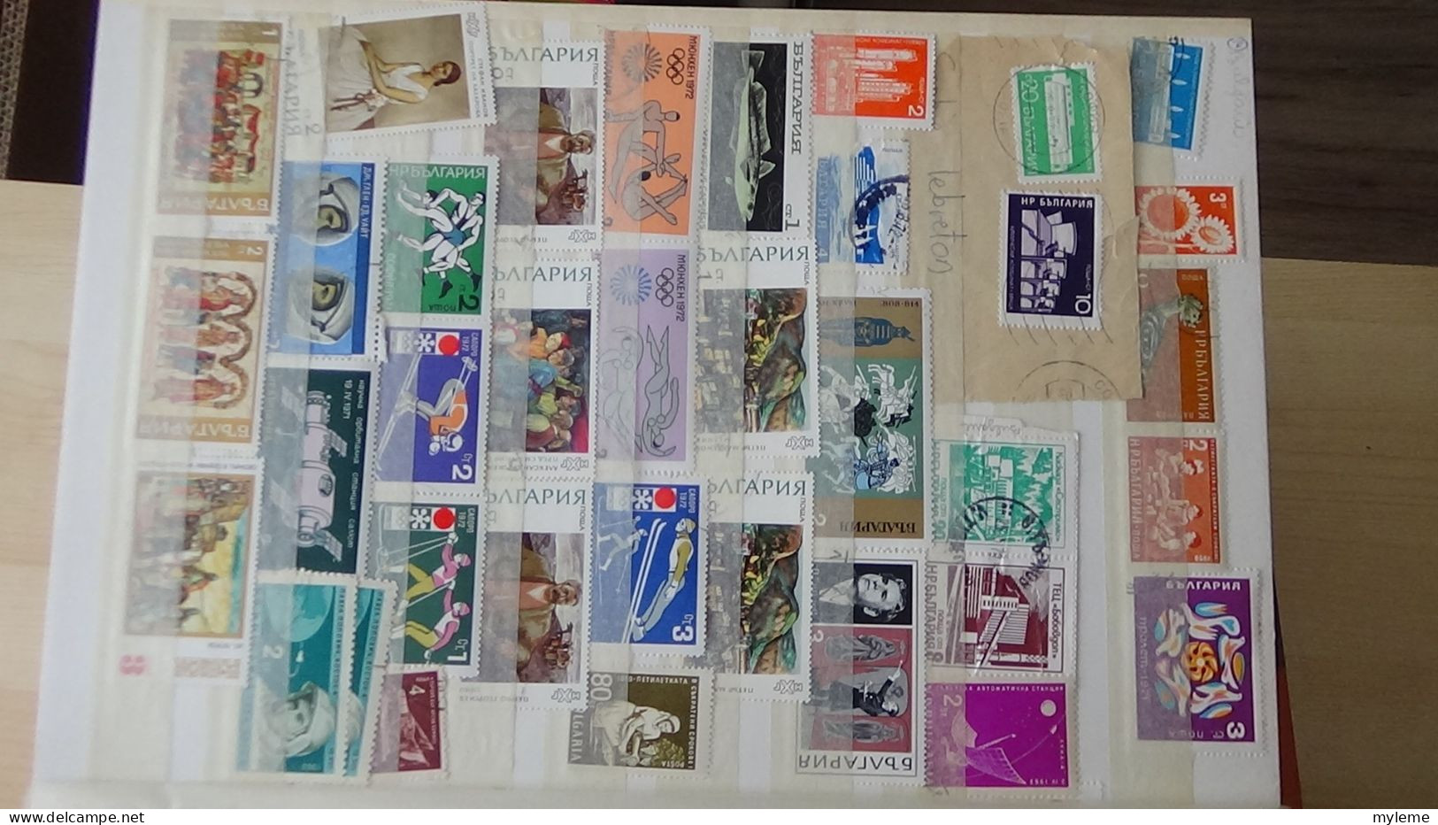 BF45 Bel ensemble de timbres de divers pays dont PA 14 ** (1 adhérence) voir scan. Cote 2000 euros