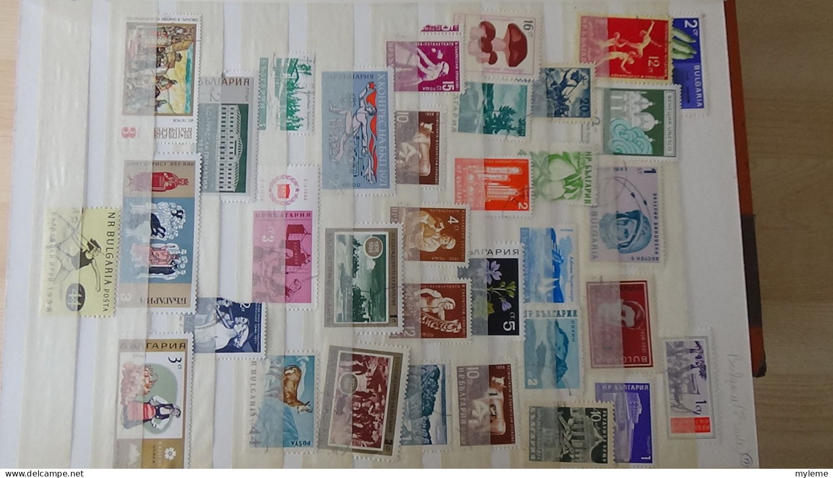 BF45 Bel ensemble de timbres de divers pays dont PA 14 ** (1 adhérence) voir scan. Cote 2000 euros