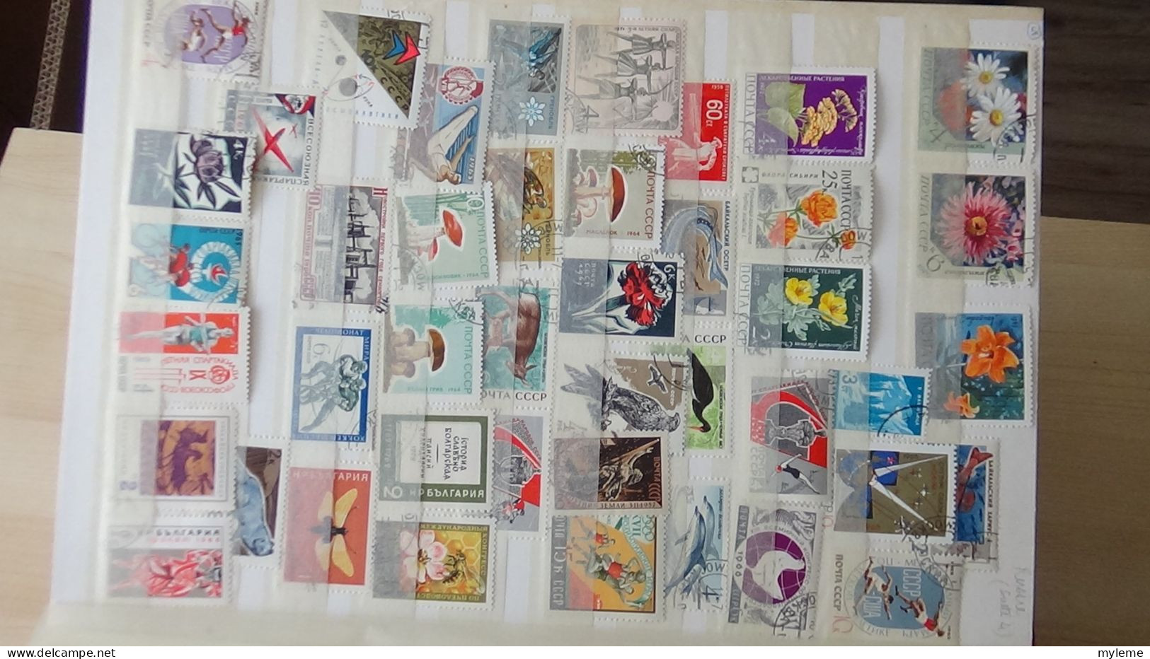 BF45 Bel ensemble de timbres de divers pays dont PA 14 ** (1 adhérence) voir scan. Cote 2000 euros