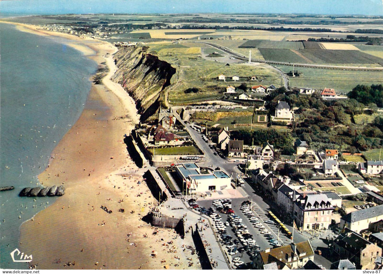 14 - Arromanches - Vue Générale Aérienne Sur Le Musée Et La Route Panoramique - Arromanches