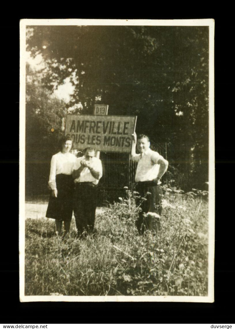 Petite Photo Entrée D' Amfreville Sous Las Monts Panneau  D13 (  Format  5,7cm X 8,3cm - Lugares