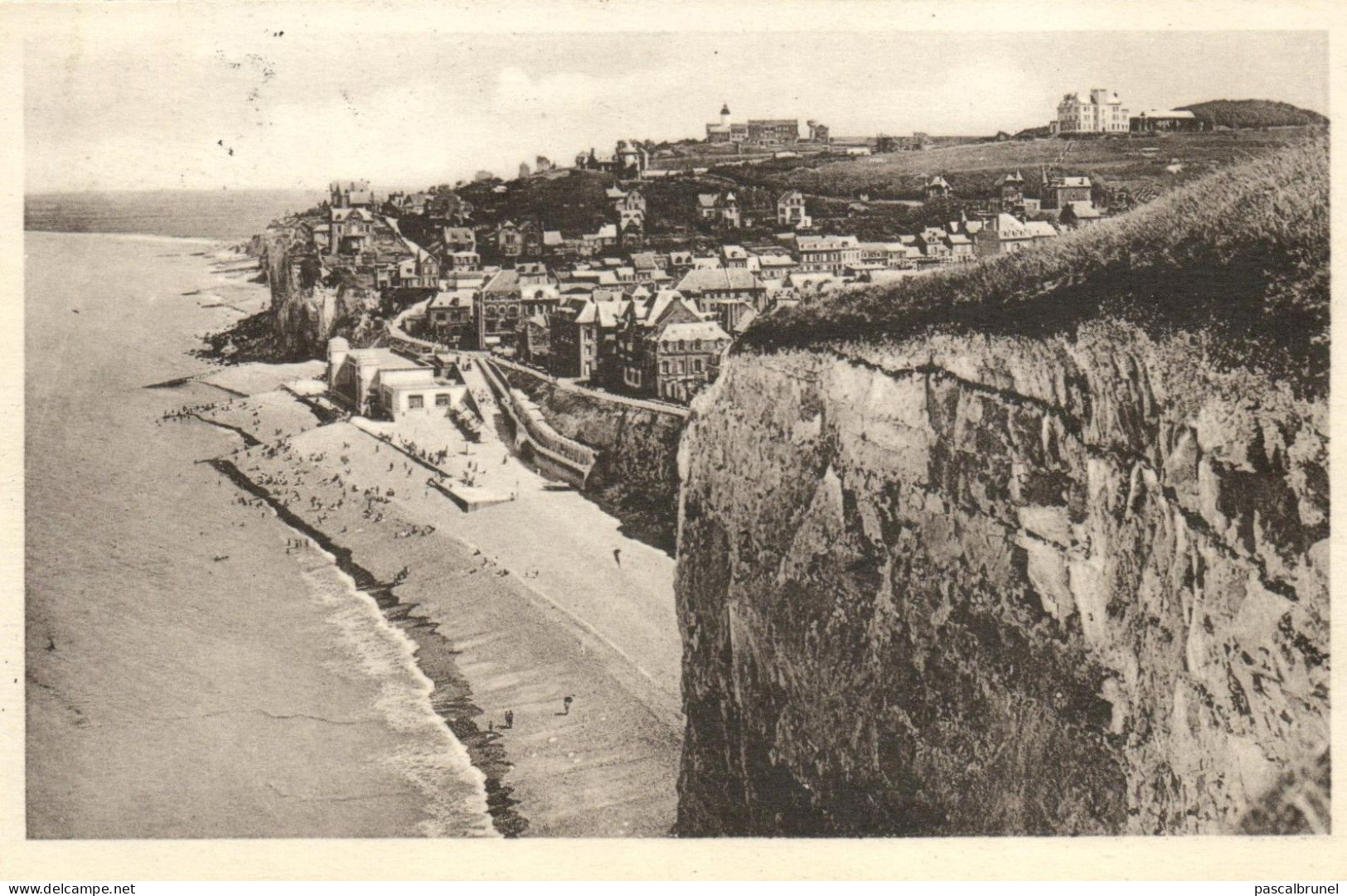 AULT - LA PLAGE VUE DES FALAISES - Ault