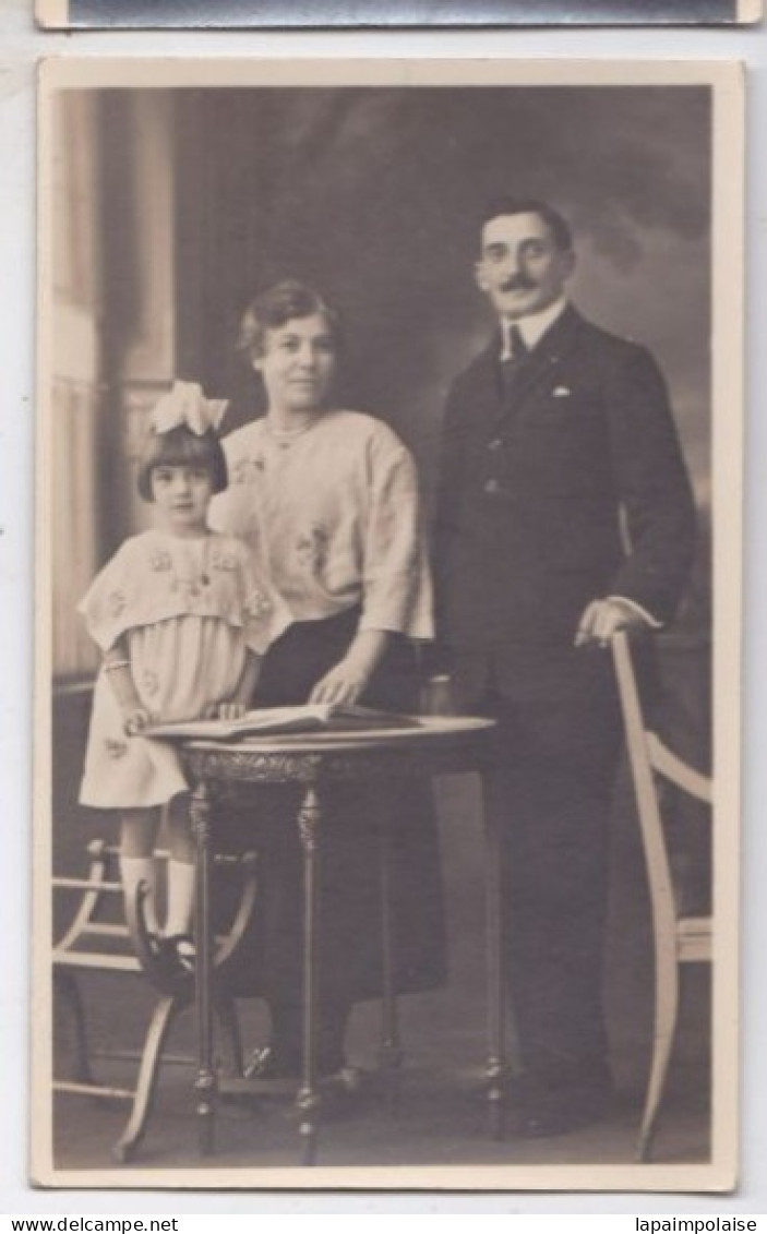 Carte Photo De Cabinet Nantes Un Jeune Couple Et Leur Fille Photo Petit Renaud Nantes    Réf 29910 - Plaatsen