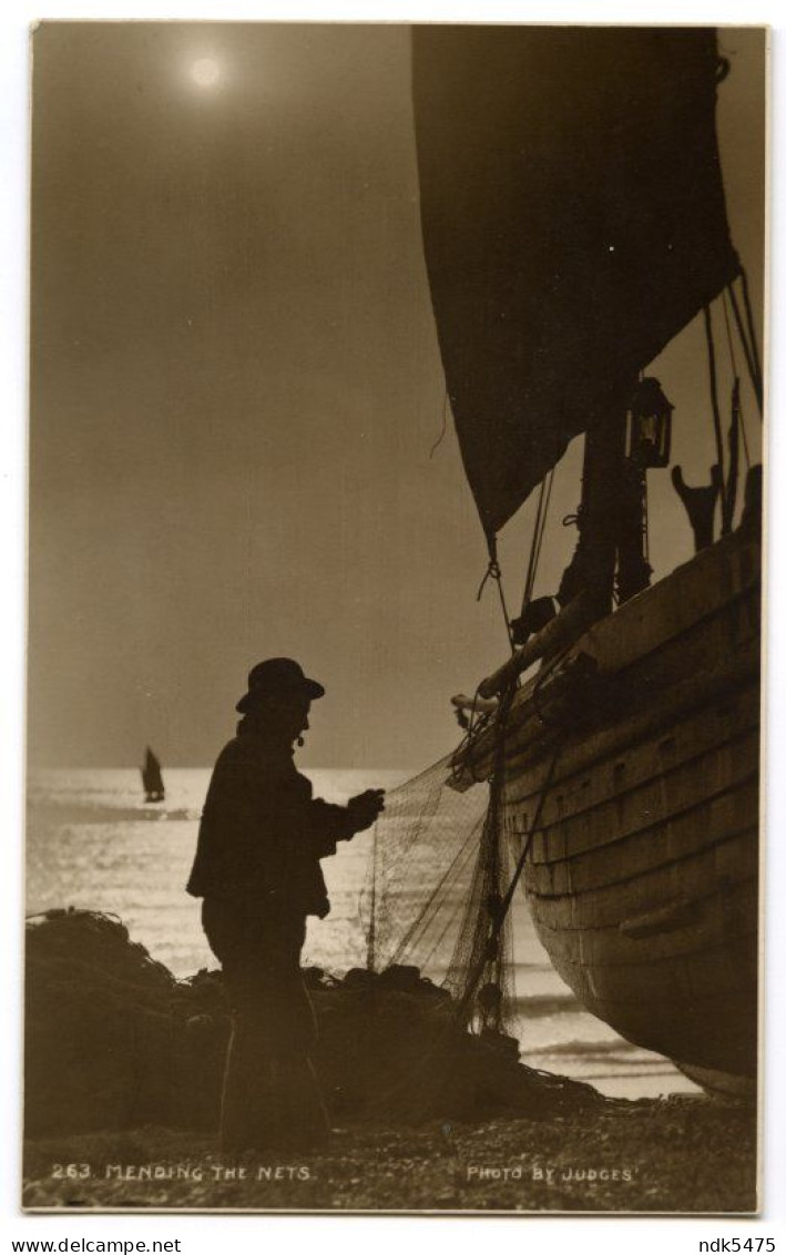 FISHERMAN : MENDING THE NETS - FISHING BOAT (JUDGES) - Pêche