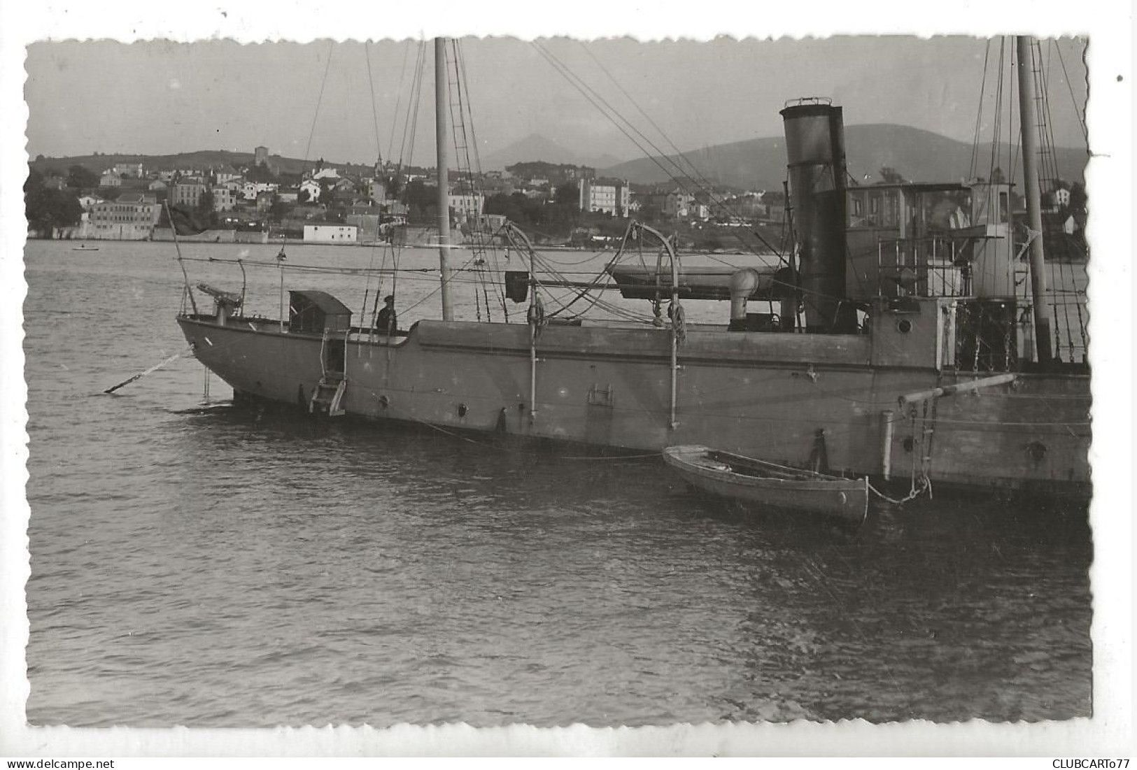 Hendaye (64) : GP D'un Bateau à Vapeur Dans Le Port Env 1950 (animé) PF CP PHOTO RARE. - Hendaye