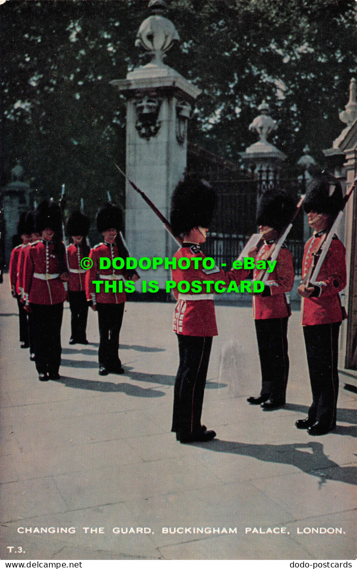 R530180 London. Changing The Guard. Buckingham Palace. Valentine. Valesque - Autres & Non Classés