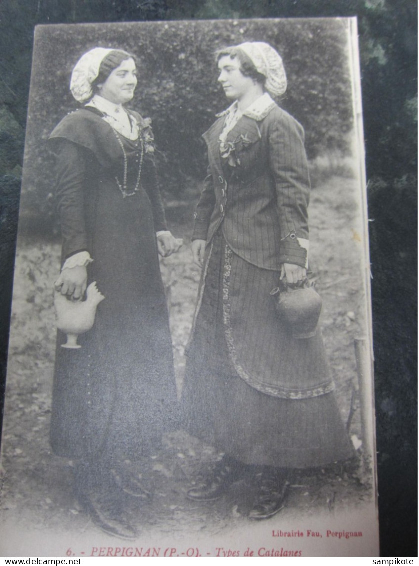 Carte Postale Folklore, Types De Catalanes à Perpignan - Costumes