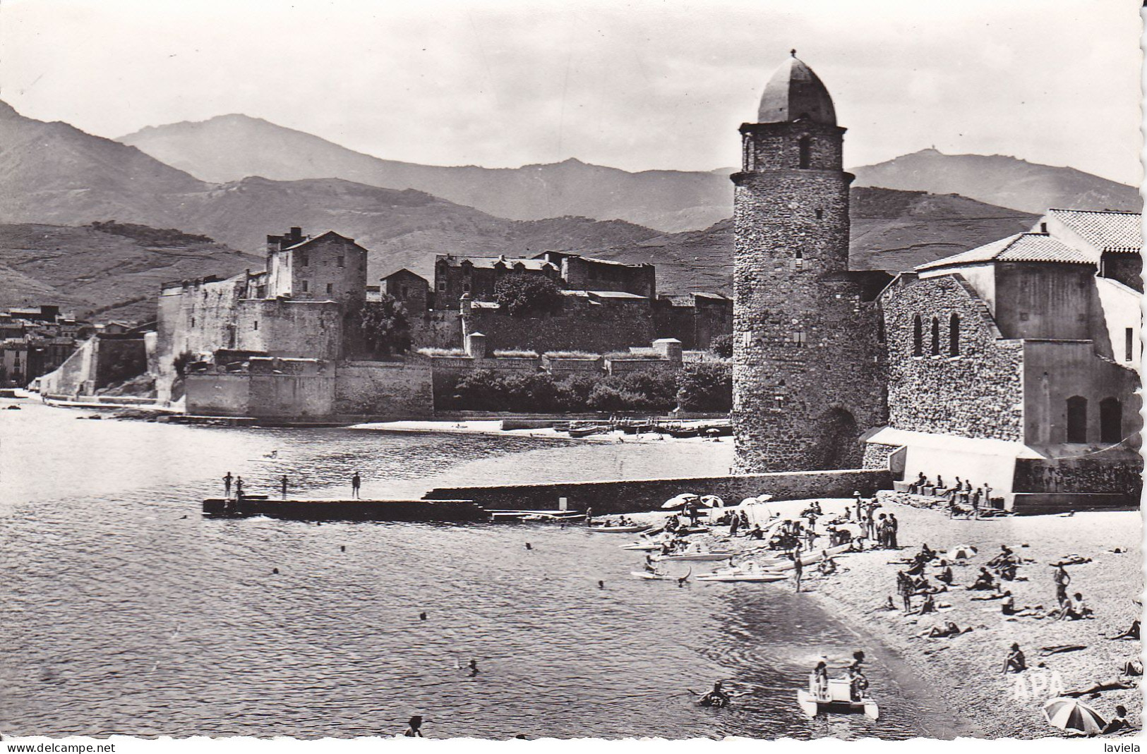 66 COLLIOURE - Contre-jour Sur L'Eglise Et Le Château, La Plage St-Vincent - Collioure