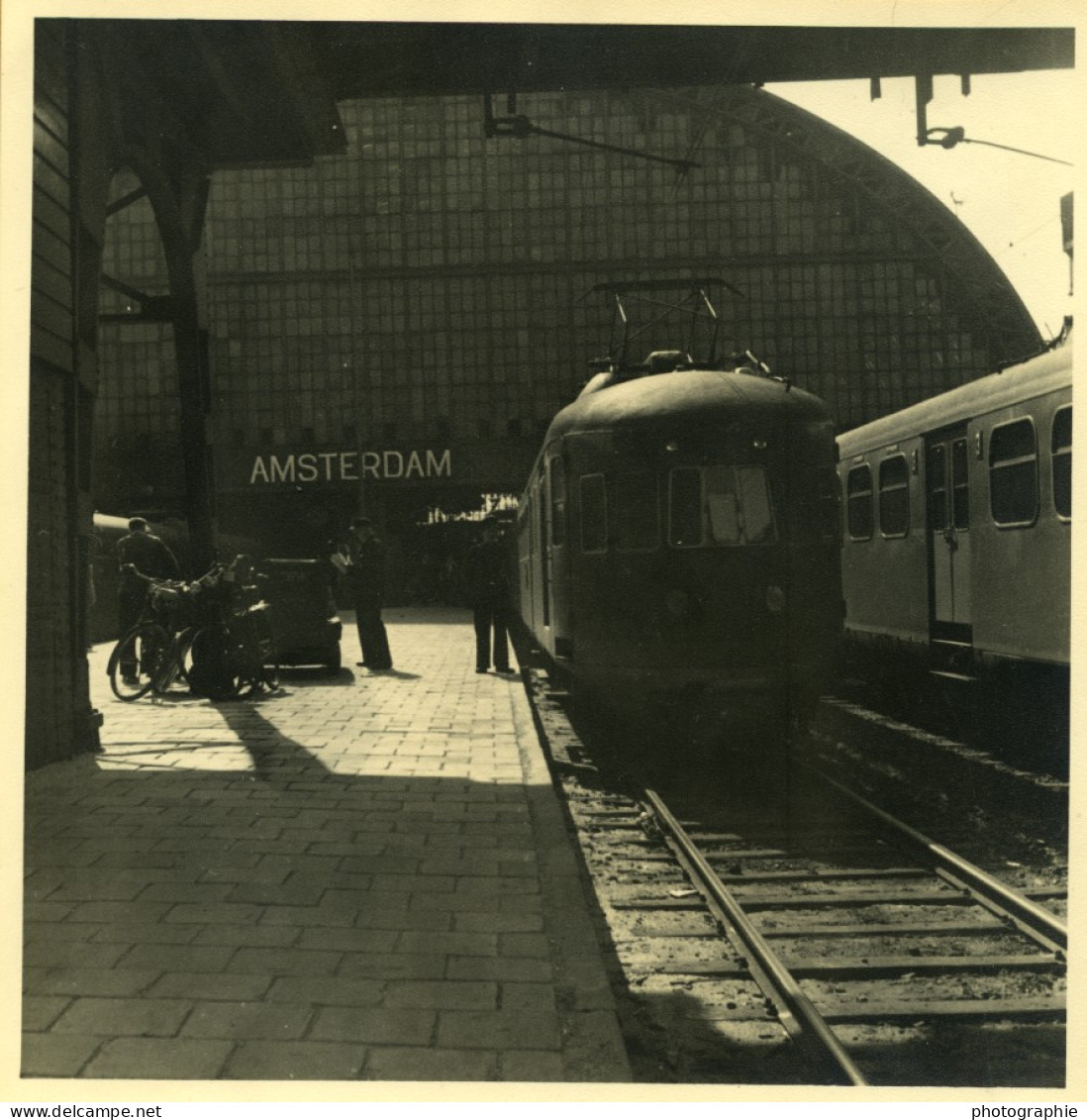 Pays Bas Amsterdam La Gare Train Ancienne Photo 1950 - Lieux