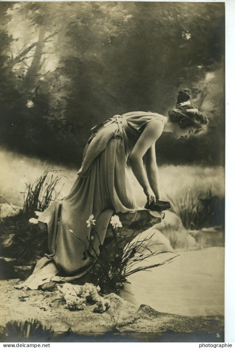 France Femme Elegante Dans Un Décor De Studio Mode Ancienne Photo Reutlinger 1900 #1 - Pin-ups