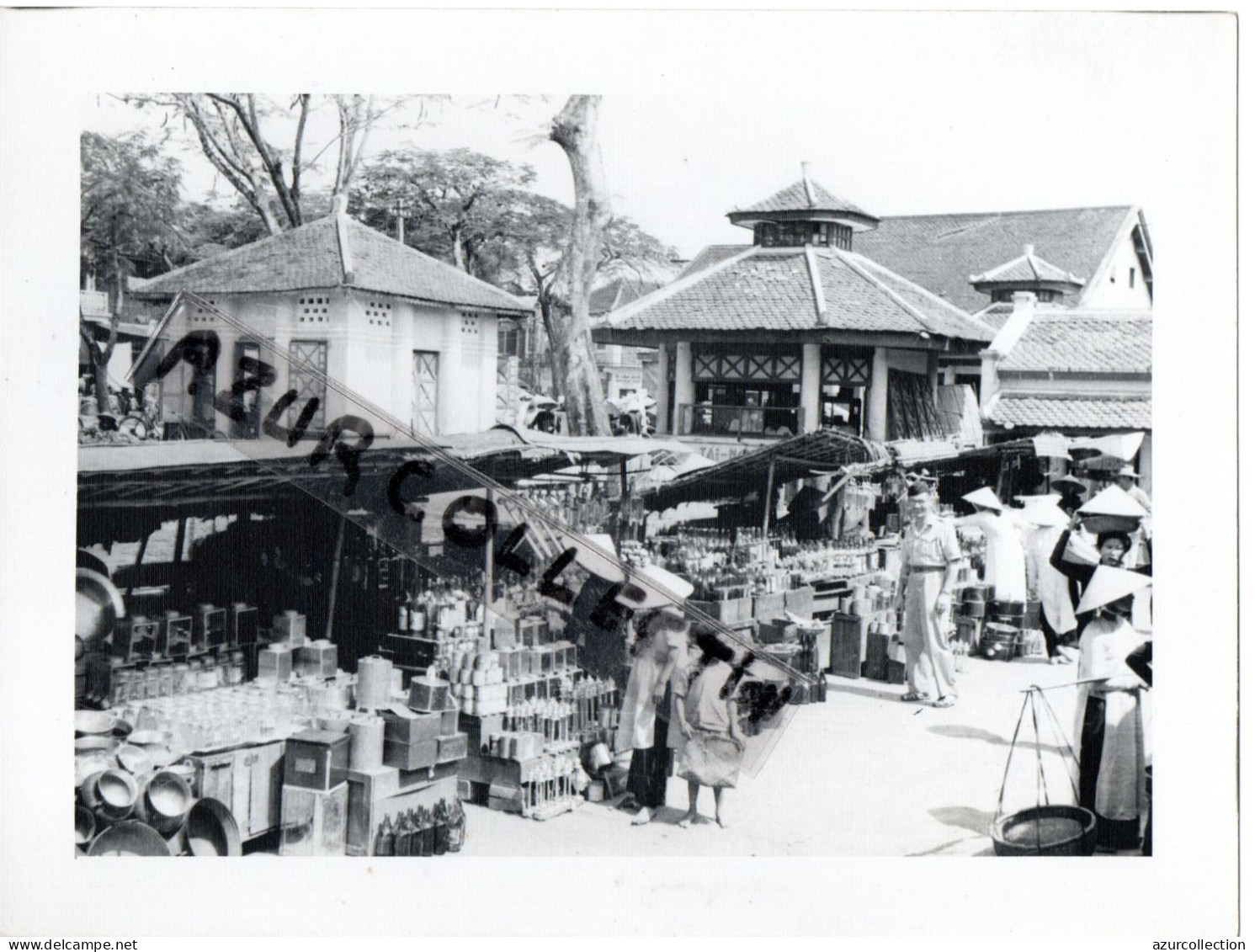 INDOCHINE/ VIETNAM . 1950 . HUE .  SCENE DE MARCHE - Asie