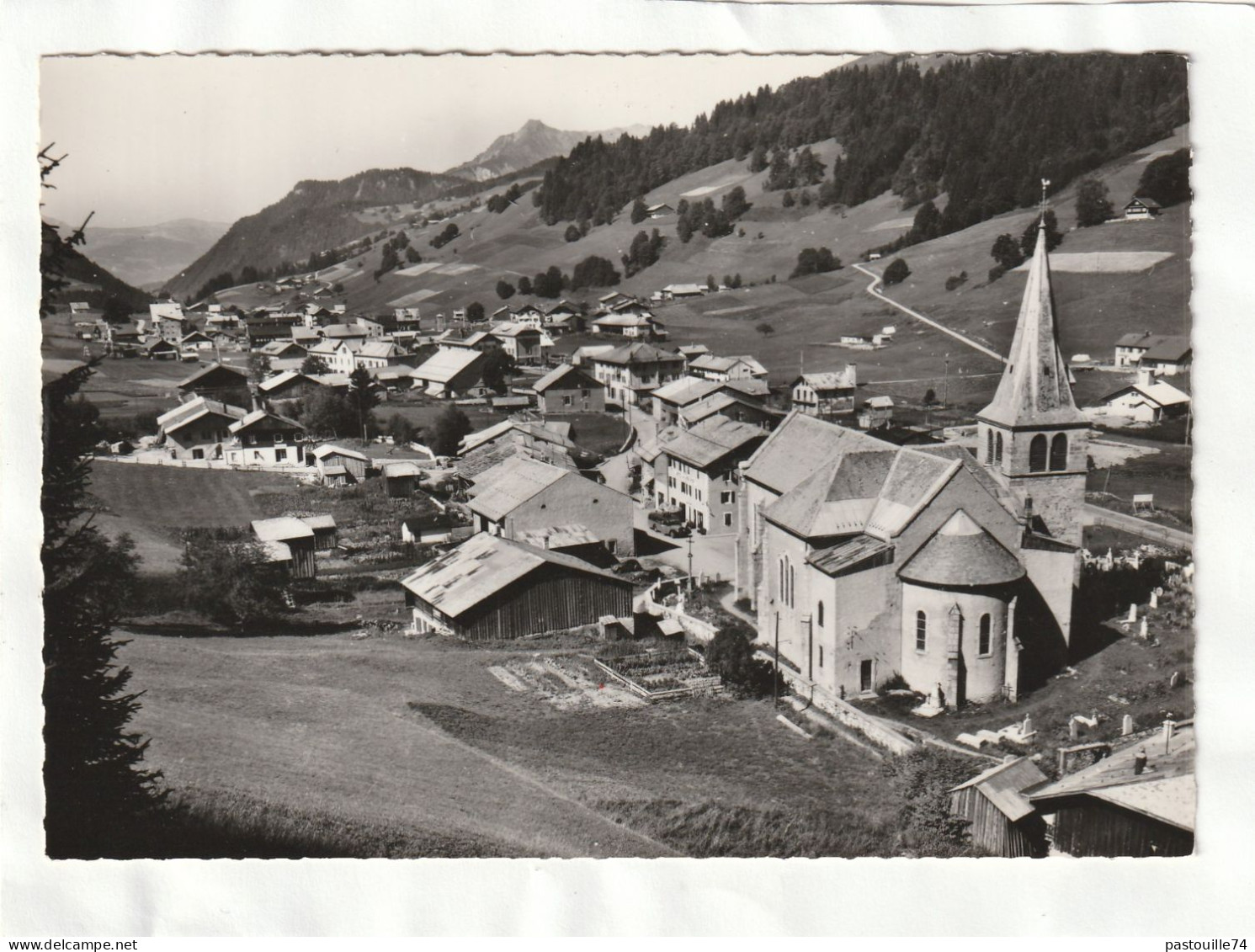 CPM. 15 X 10,5  -   LES  GETS  -  Vue  Générale - Les Gets