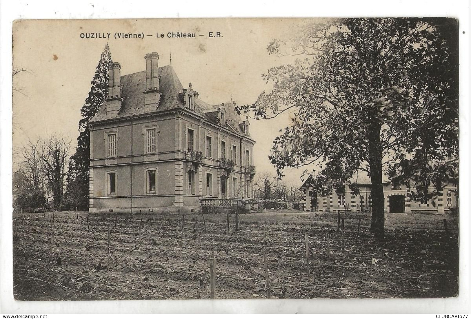 Ouzilly (86) : Le Château En 1930 (ETAT) PF - Andere & Zonder Classificatie