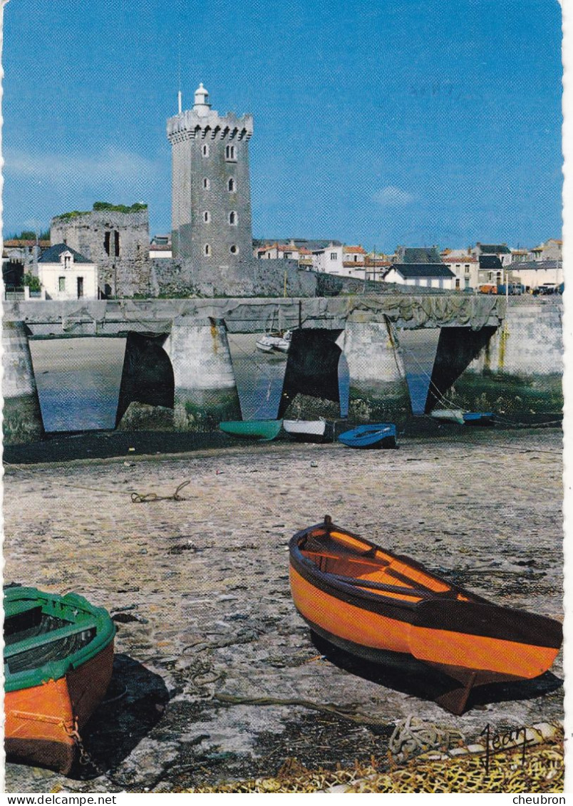 85. LES SABLES D'OLONNE .CPSM. LE PORT ET LA TOUR D'ARUNDEL.VUE DES PILES DE LA JETEE. ANNÉE 1967 + TEXTE. GRAND FORMAT - Sables D'Olonne