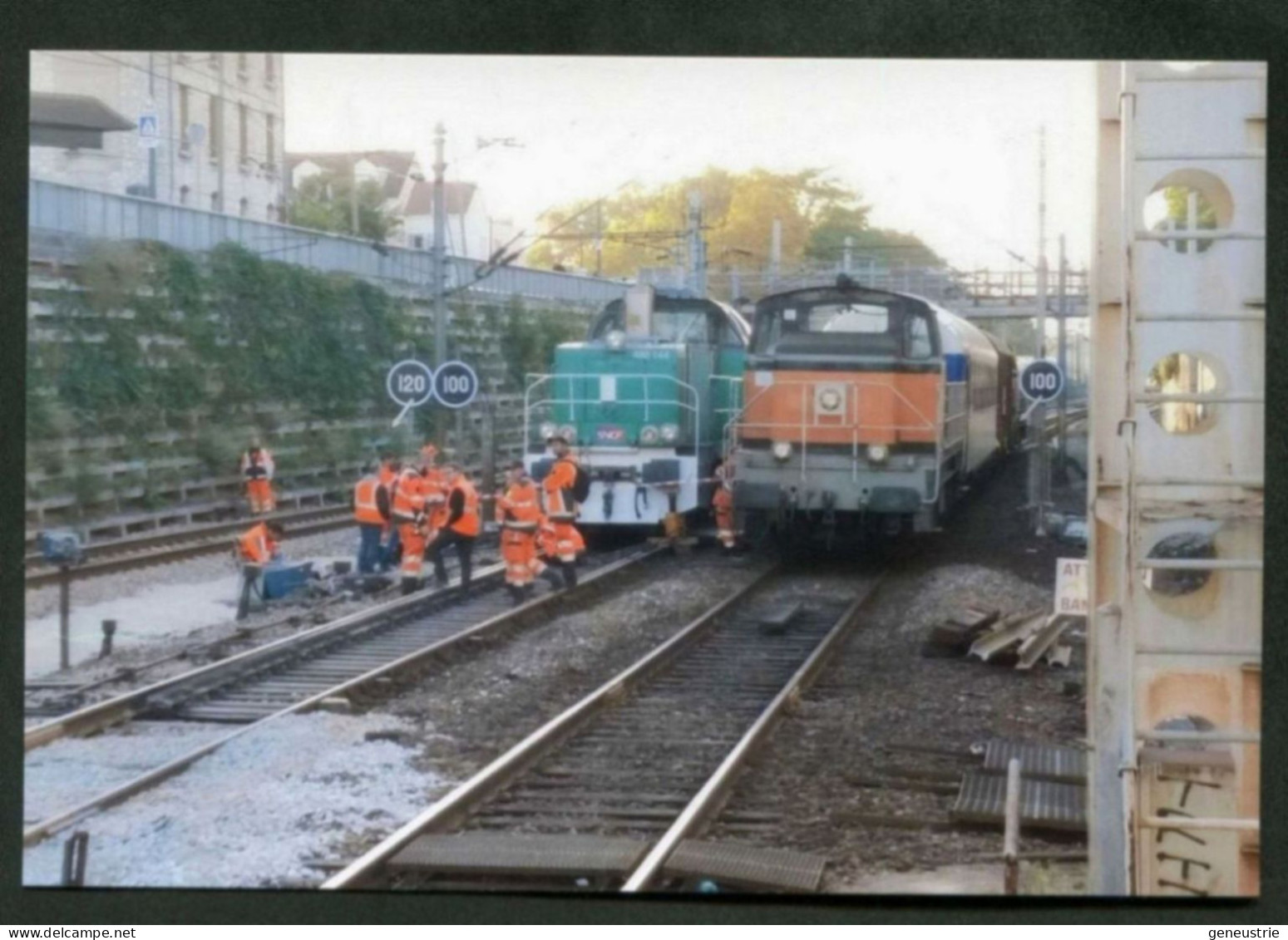 Carte-photo Moderne "Déraillement D'une Locomotive BB60000 En Gare De Sartrouville" Train SNCF - Sartrouville