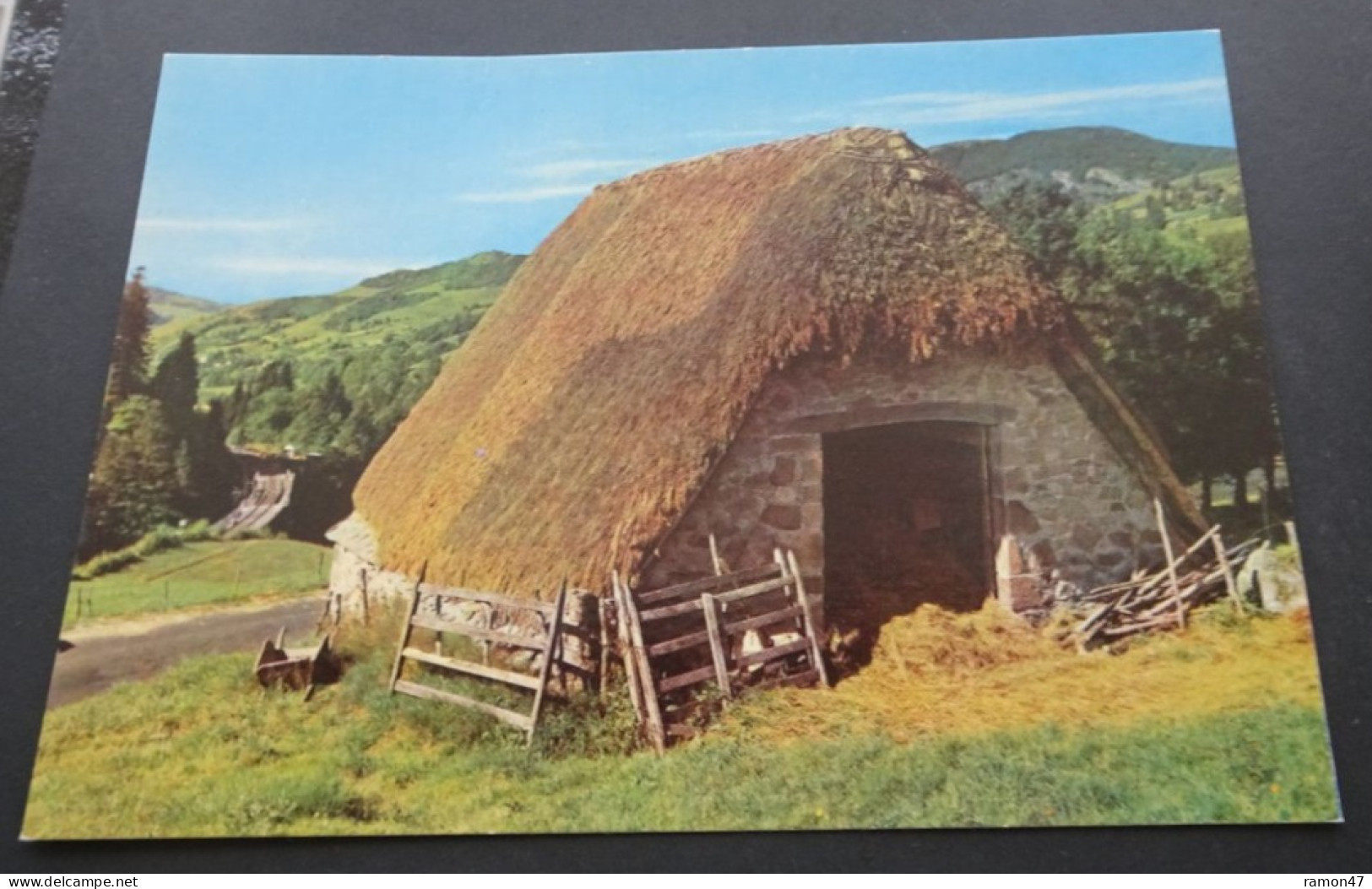 L'Auvergne Pittoresqie - Vieux Buron Au Toit De Chaume - Editions De LYS, Clermont-Ferrand - Auvergne