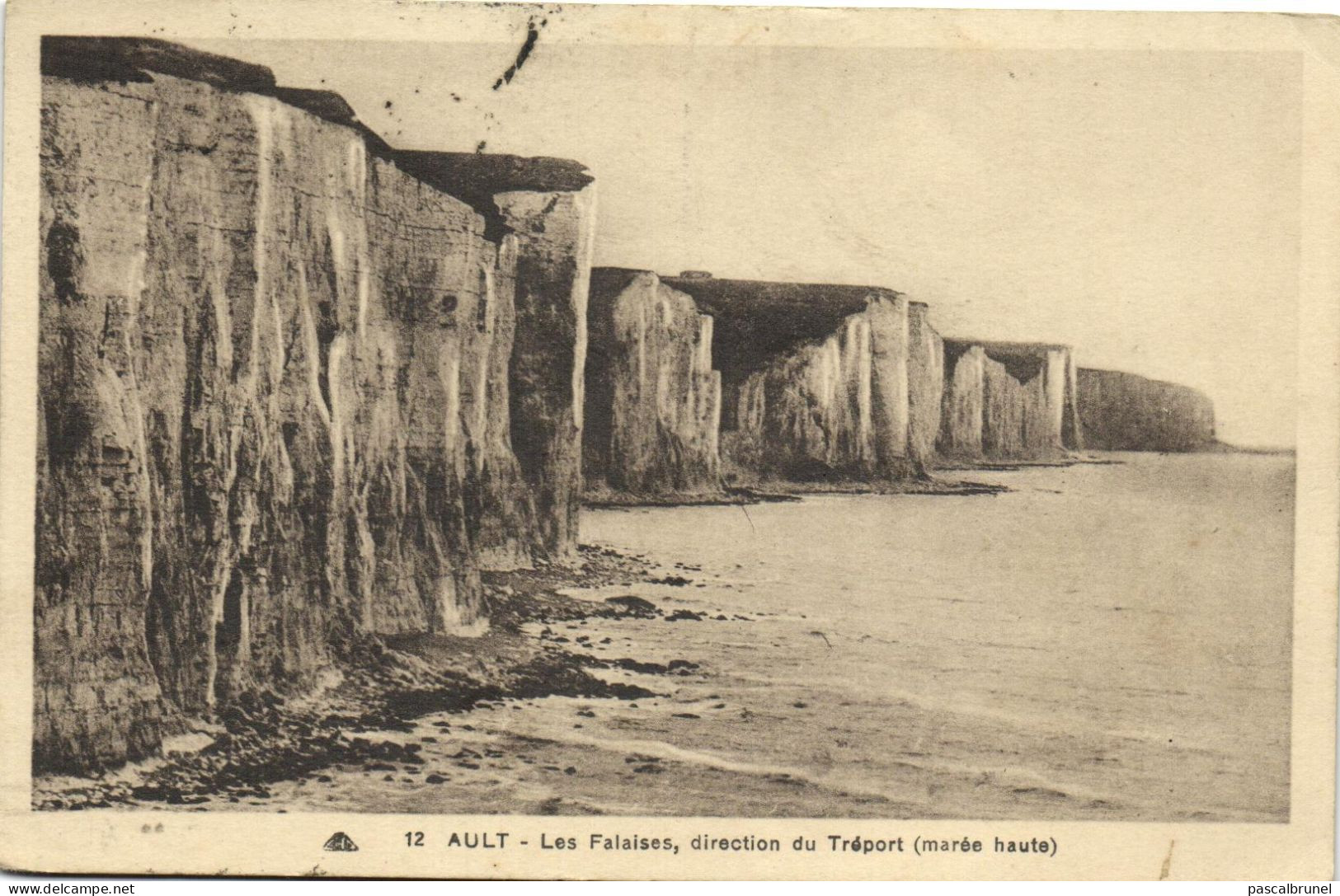 AULT - LES FALAISES DIRECTION DU TREPORT A MAREE HAUTE - Ault