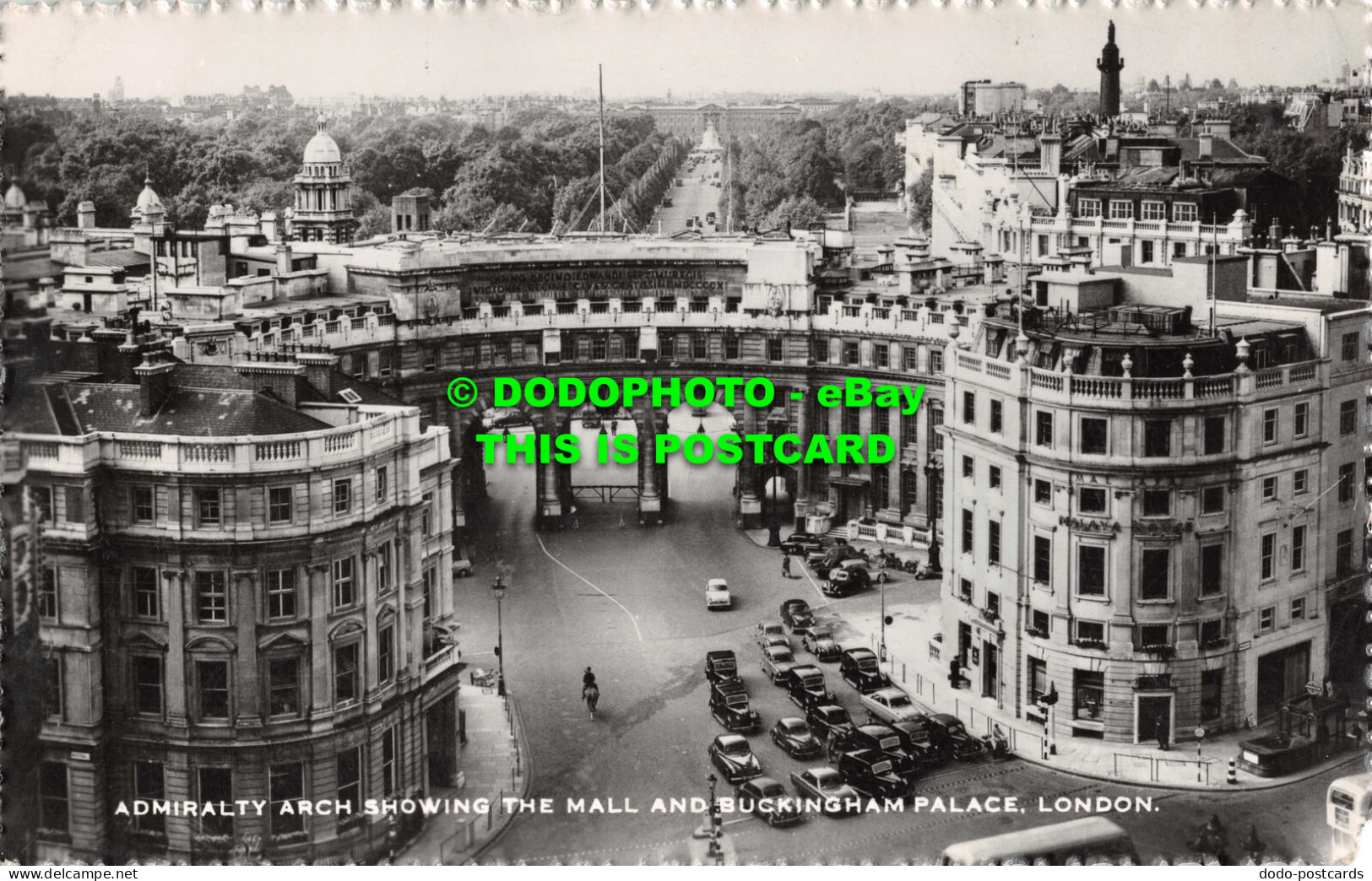 R530521 Admiralty Arch Showing The Mall And Buckingham Palace. London. M. And L. - Sonstige & Ohne Zuordnung