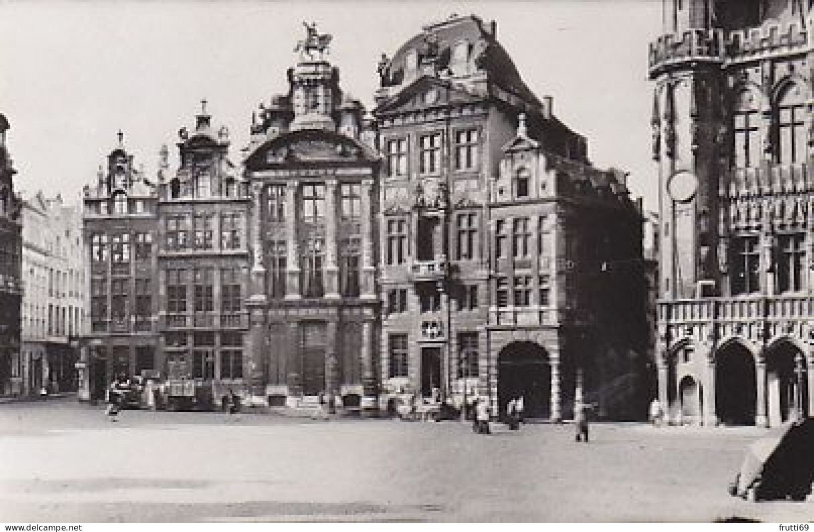 AK 215506 BELGIUM - Bruxelles - Maisons Des Corporations - Squares