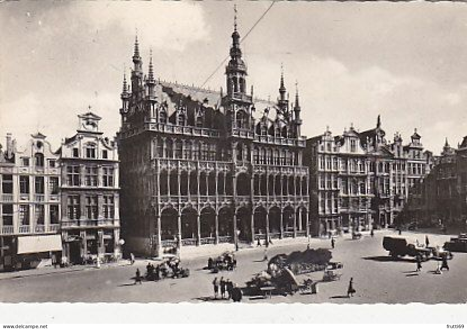 AK 215508 BELGIUM - Bruxelles - Grand' Place - Maison Du Roi - Places, Squares